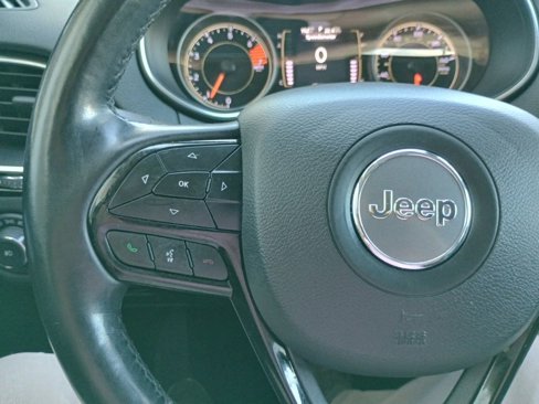 Used 2020 Jeep Cherokee Latitude Plus image 25