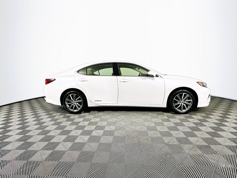 Used 2017 Lexus ES 300h image 8