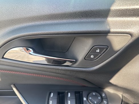 New 2025 Chevrolet Trax RS w/ Sunroof Package image 27