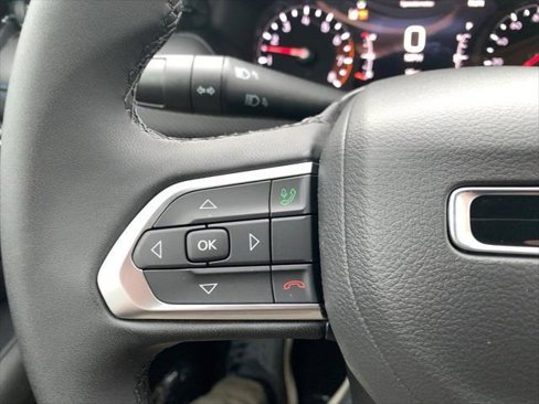 Used 2025 Jeep Compass Latitude w/ Altitude Special Edition image 17