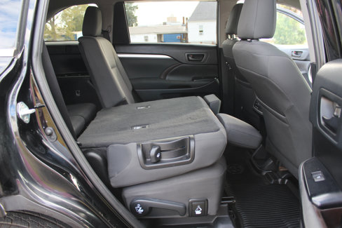 Used 2019 Toyota Highlander LE image 42