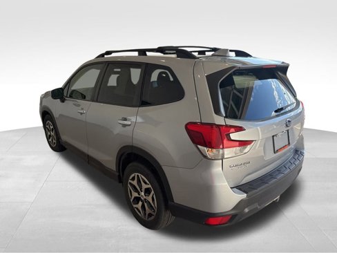 Used 2019 Subaru Forester Premium image 3