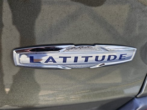 Used 2019 Jeep Cherokee Latitude Plus w/ Cold Weather Group image 13