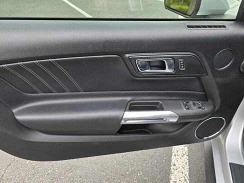 Used 2016 Ford Mustang Premium image 15
