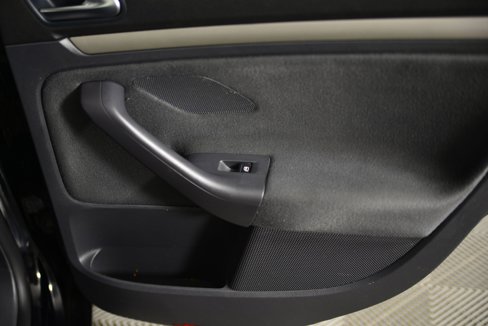 Used 2009 Volkswagen Rabbit S image 24