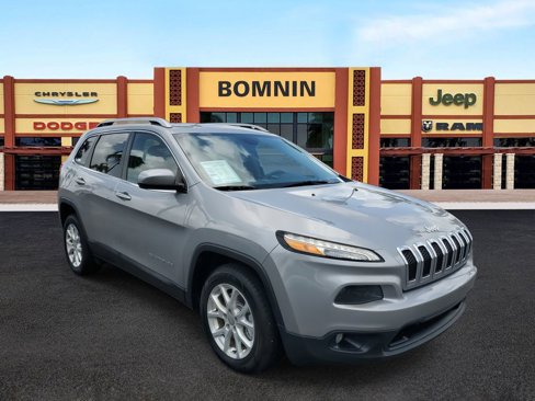 Used 2018 Jeep Cherokee Latitude image 2