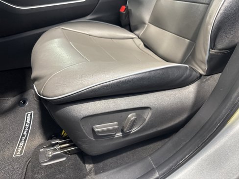 Used 2022 Toyota Highlander LE image 34