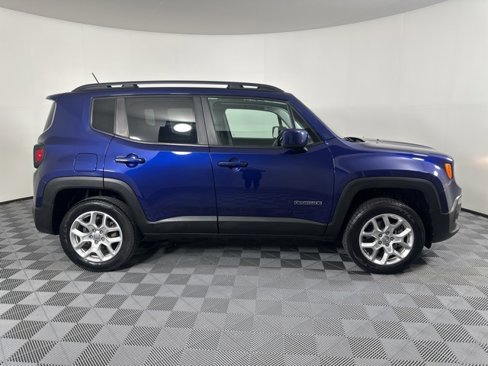 Used 2017 Jeep Renegade Latitude w/ Cold Weather Group image 2