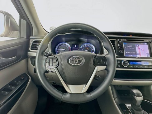 Used 2015 Toyota Highlander XLE image 11