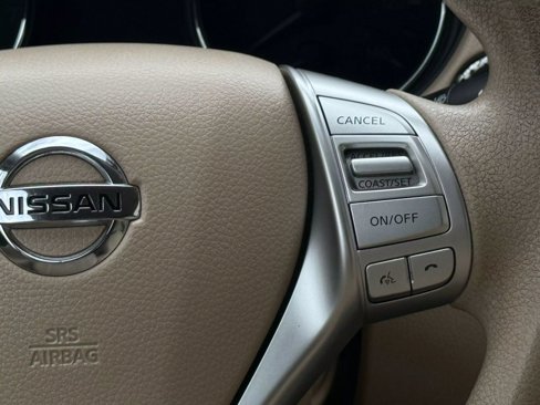 Used 2014 Nissan Rogue SV w/ SV Family Package image 31