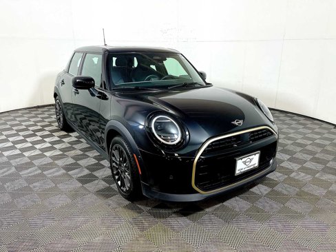 Used 2025 MINI Cooper 4-Door Hardtop image 2