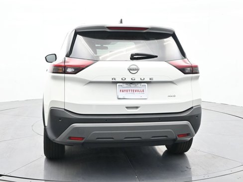 Used 2023 Nissan Rogue S image 8