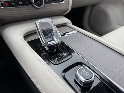 Used 2023 Volvo XC90 B6 Ultimate w/ Protection Package Premier image 7