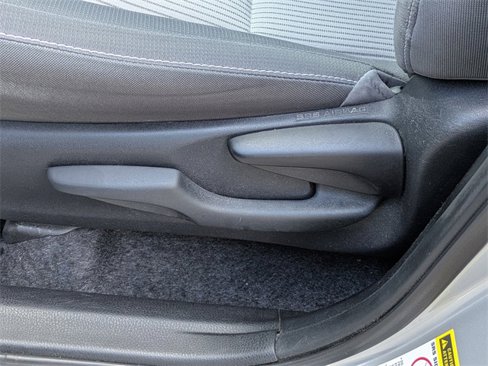 Used 2013 Toyota RAV4 XLE image 19