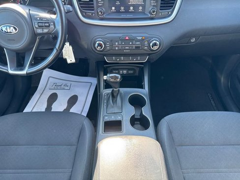 Used 2017 Kia Sorento LX w/ LX Convenience Package image 17