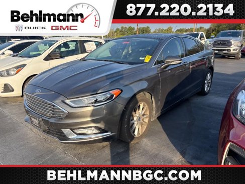 Used 2017 Ford Fusion SE image 1