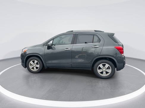 Used 2020 Chevrolet Trax LT w/ Driver Confidence Package image 6