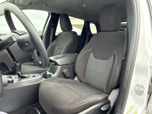 Used 2020 Jeep Cherokee Latitude image 13