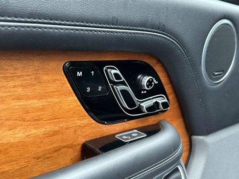 Used 2020 Land Rover Range Rover HSE image 19