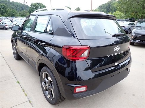 New 2025 Hyundai Venue SEL image 5