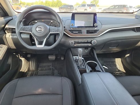 Used 2024 Nissan Altima 2.5 SV image 10
