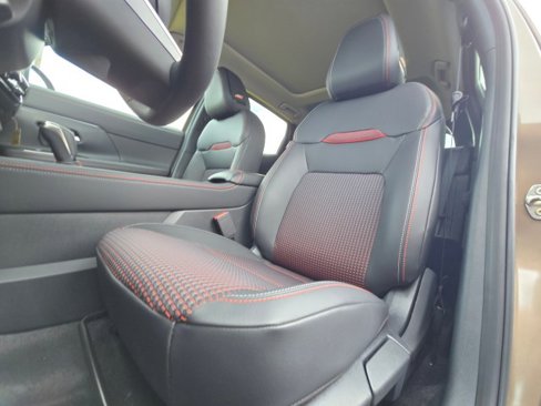 New 2025 Nissan Kicks SR w/ SR Premium Package image 23