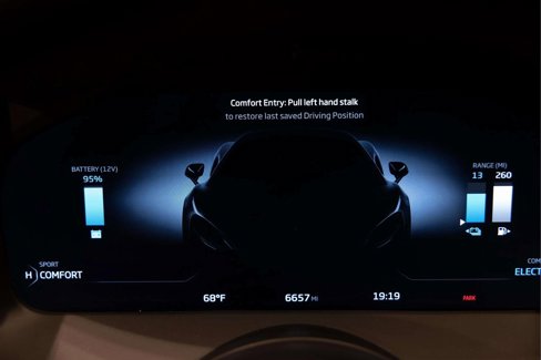Used 2023 McLaren Artura image 8