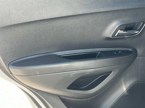 Used 2018 Chevrolet Trax LT w/ LT Convenience Package image 14