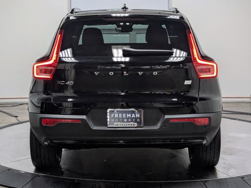 Used 2023 Volvo XC40 Recharge Core image 7