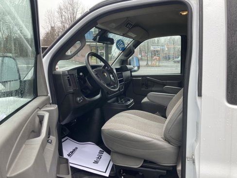 Used 2021 Chevrolet Express 3500 LT w/ LT Preferred Equipment Group image 9