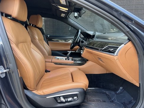 Used 2017 BMW 740e xDrive image 31