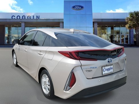 Used 2019 Toyota Prius Prime Advanced image 2