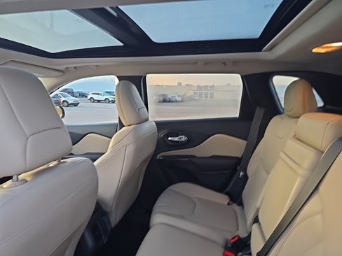 Used 2016 Jeep Cherokee Limited w/ Luxury Group image 6