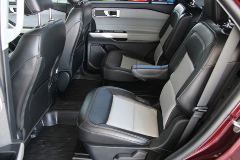 Used 2022 Ford Explorer XLT w/ Equipment Group 202A image 27