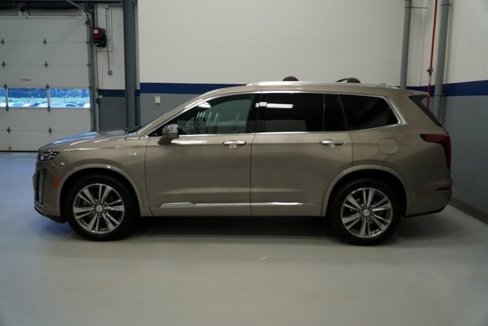 Certified 2022 Cadillac XT6 Premium Luxury image 2