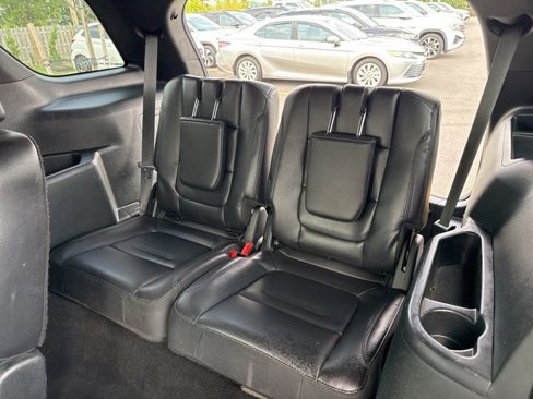 Used 2018 Ford Explorer XLT w/ Equipment Group 202A image 26