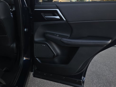 New 2025 Mitsubishi Outlander SE image 20