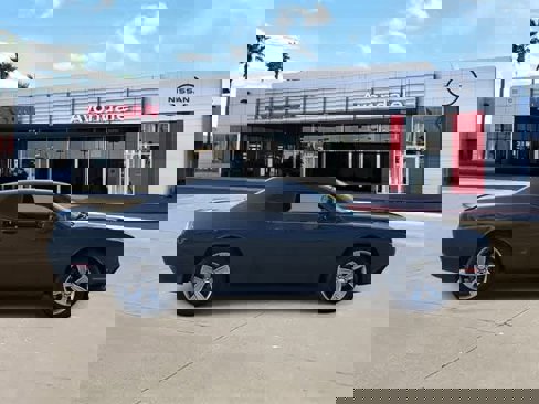 Used 2019 Dodge Challenger SXT image 7