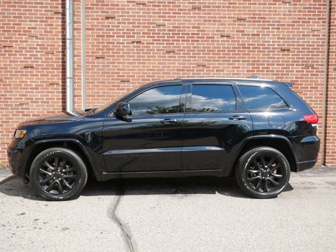 Used 2021 Jeep Grand Cherokee Laredo X image 2