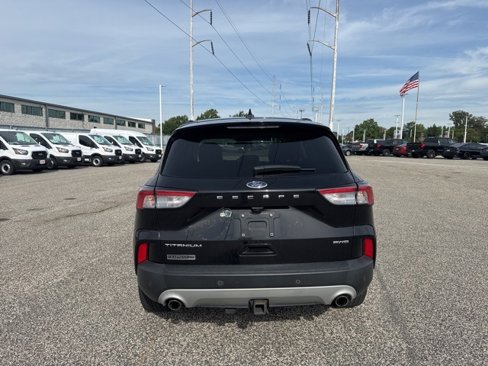 Used 2022 Ford Escape Titanium w/ Class II Trailer Tow Package image 8