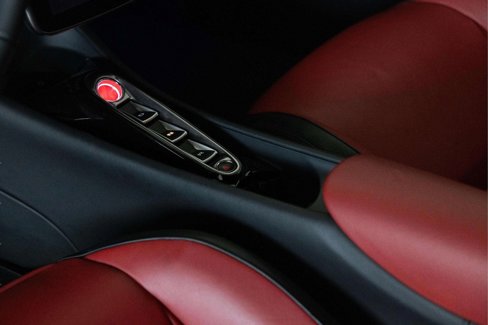 Used 2023 McLaren Artura image 13