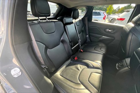 Used 2020 Jeep Cherokee Limited image 18