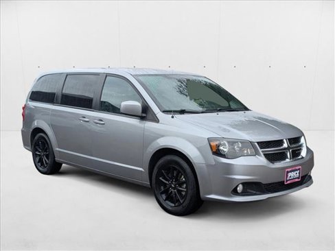 Used 2020 Dodge Grand Caravan GT image 3