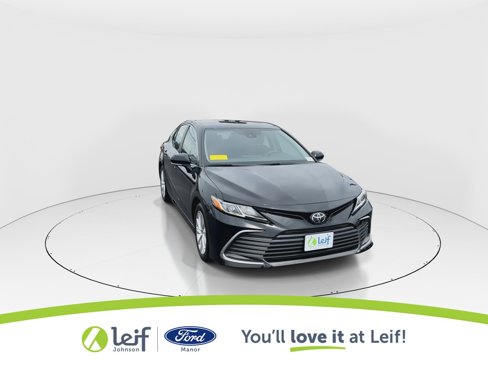 Used 2023 Toyota Camry LE image 2