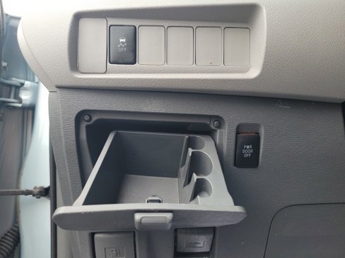 Used 2015 Toyota Sienna LE image 25