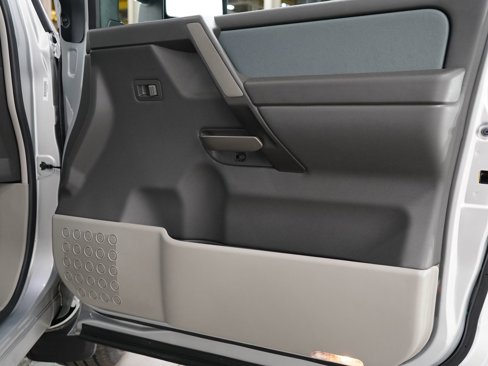 Used 2004 Nissan Titan SE image 9