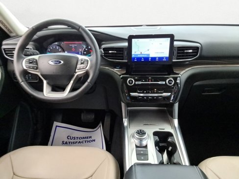 Used 2024 Ford Explorer Limited image 9