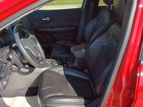 Used 2019 Jeep Cherokee Trailhawk w/ Cold Weather Group image 12