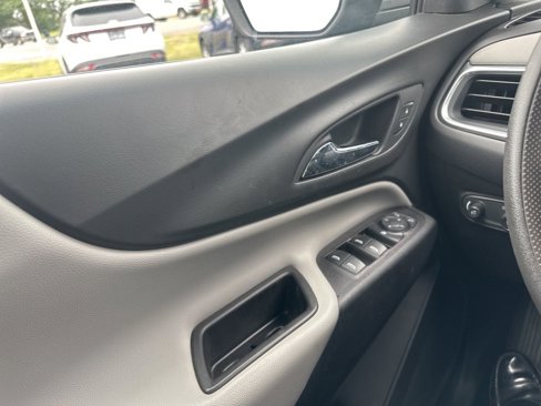 Used 2020 Chevrolet Equinox LT image 18
