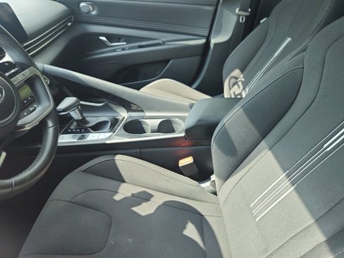 Used 2023 Hyundai Elantra SEL w/ Convenience Package image 7
